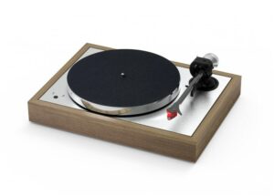 Pro-Ject The Classic Evo Plattenspieler mit MC Quintet Red Tonabnehmer walnuss